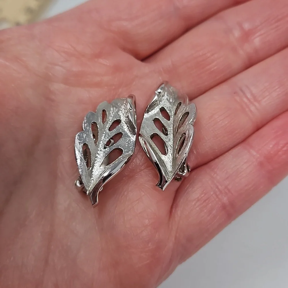 Vintage leaf earrings